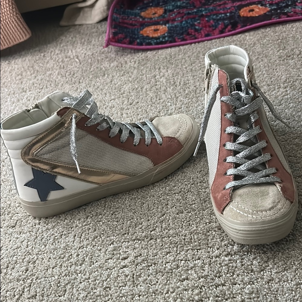 Stylish High-Top Sneakers with Star Detail